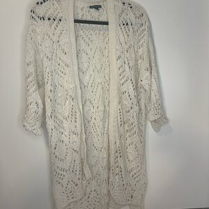 AMERICAN EAGLE cream shawl